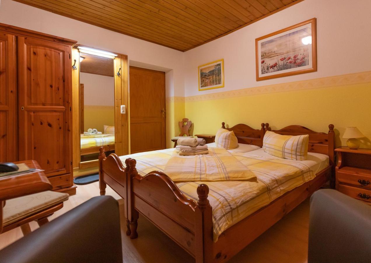Pension Und Gaststaette Zur Knappenschaenke Thermalbad Wiesenbad Exterior photo